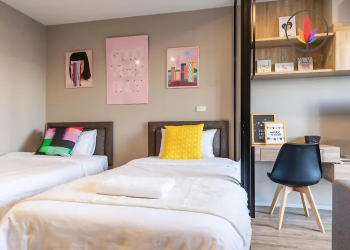 Bts S5 Surasak 900 Meters Near The Mekong River Pier Free Swimming Pool In Ferris Wheel Night Market Chinese Reception Center